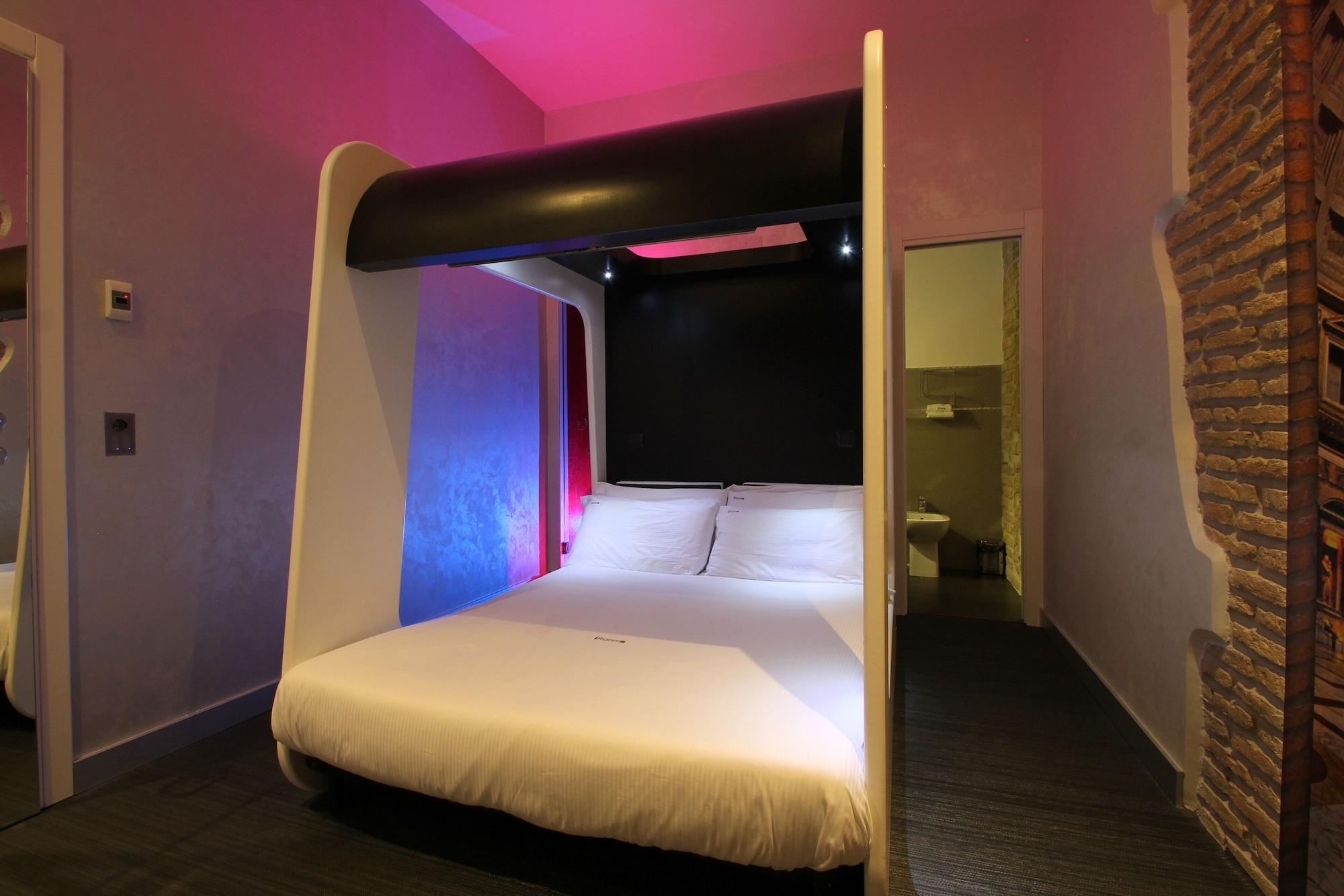 Magenta Pantheon Navona Couette-café